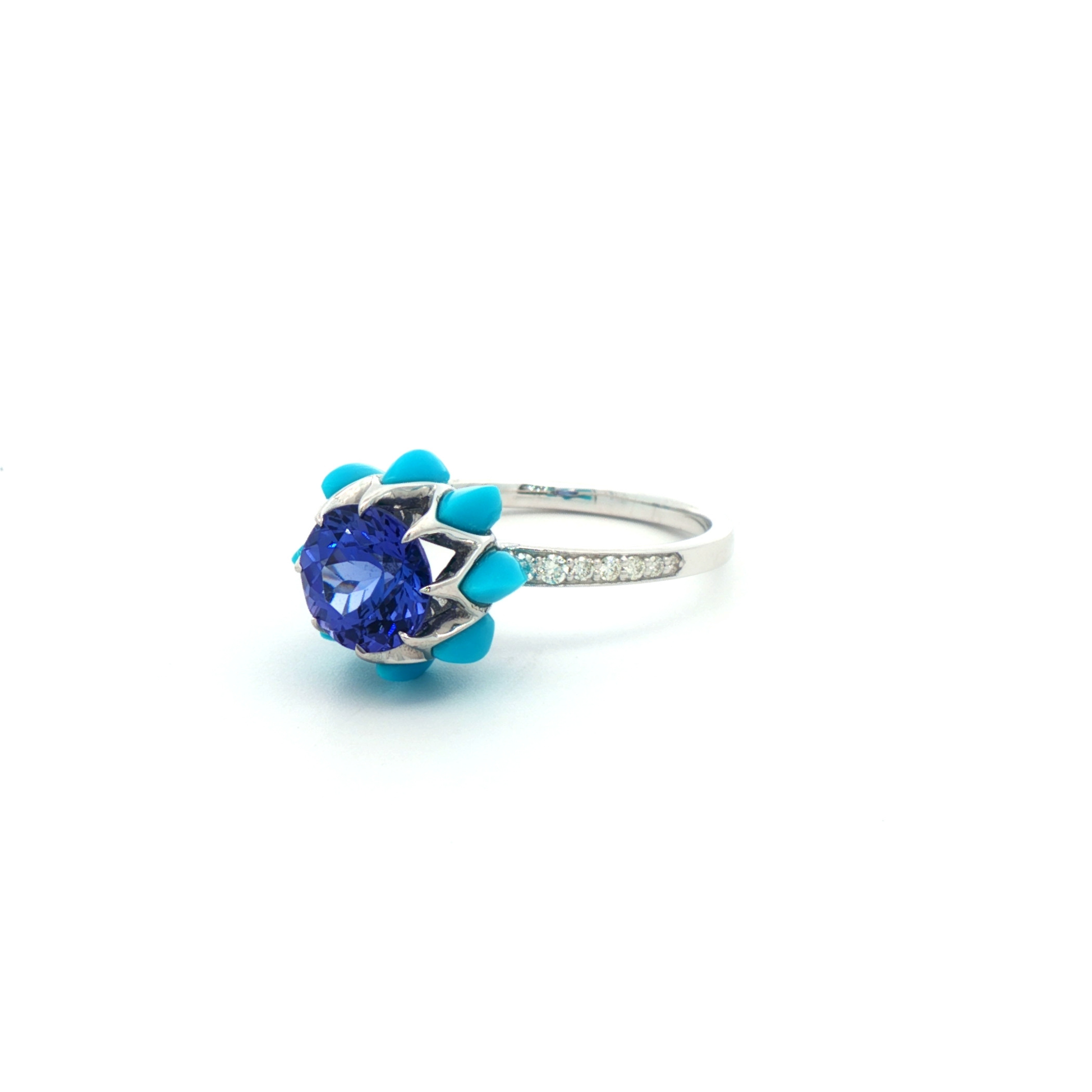 Tanzanite Round Queen protea Ring