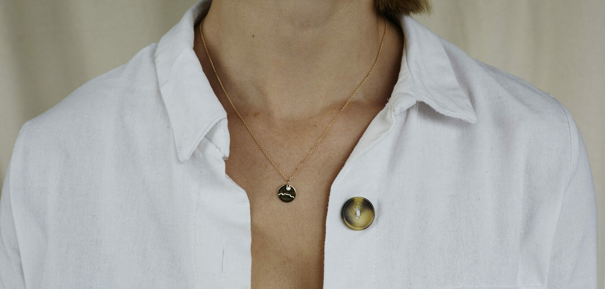 9kt Table Mountain Disc Pendant image 2